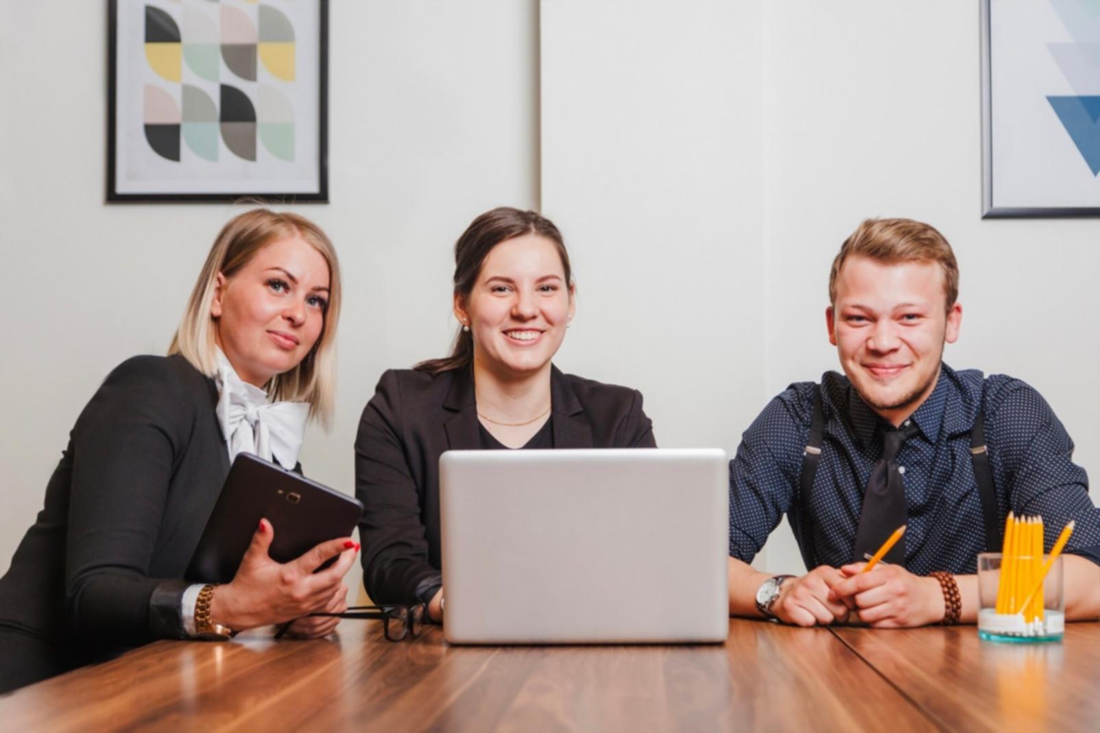 Séance de travail collaborative en finance